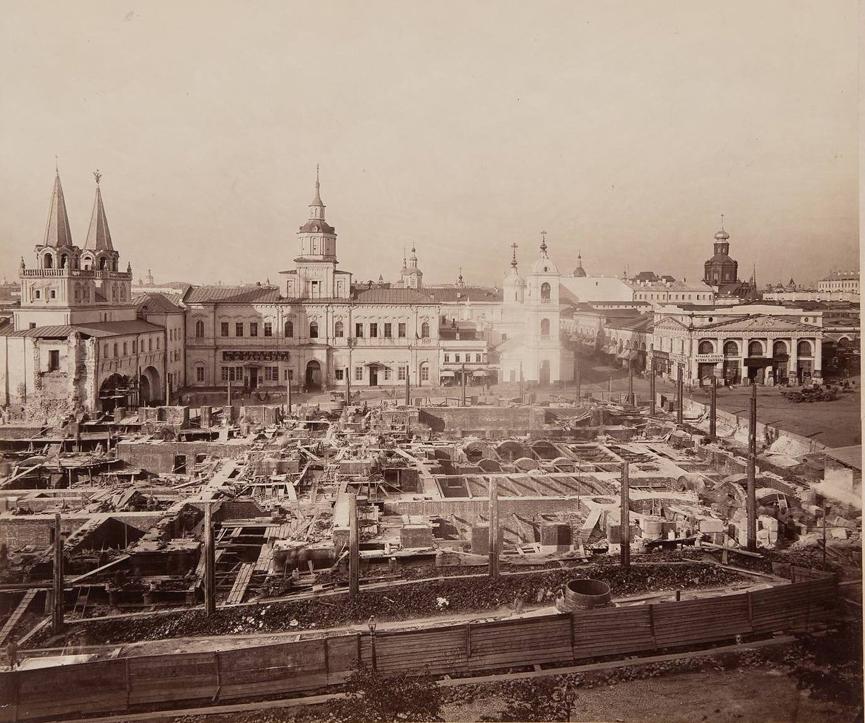 Строительство здания Исторического музея в Москве. Старинная фотография. Середина 1870 гг.